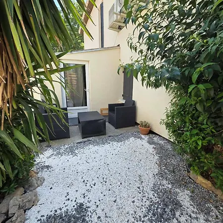 Apartment Avec Exterieur *