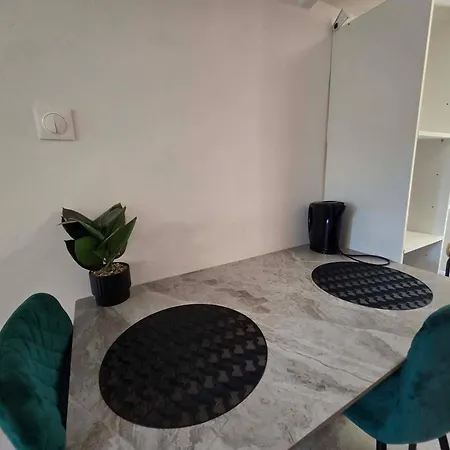 Apartment Avec Exterieur Narbonne